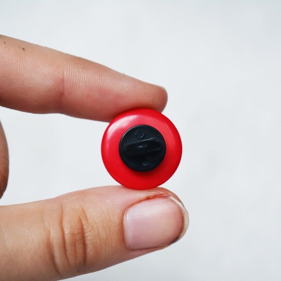 ❤️ Red Classic Button Pin - Picture 3 of 4
